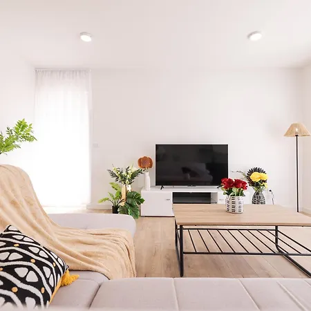 Diklo - Modern 2 Bedroom דירה