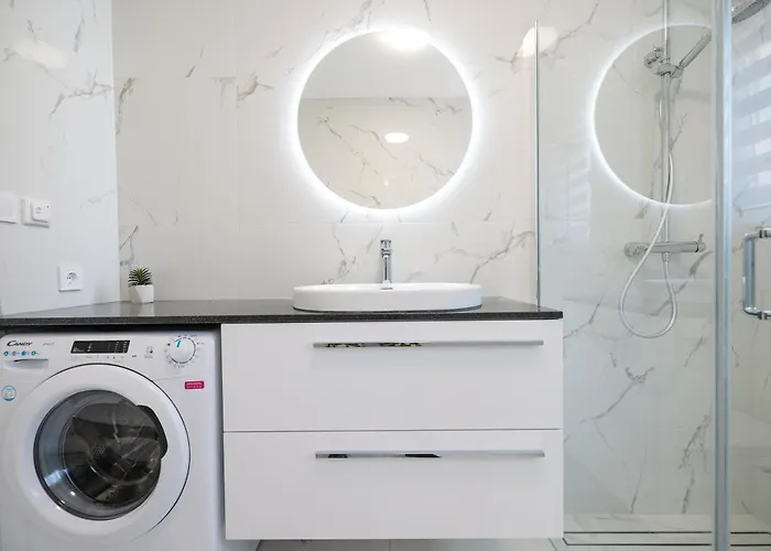 Diklo - Modern 2 Bedroom * Zara