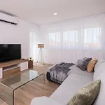 Diklo - Modern 2 Bedroom *