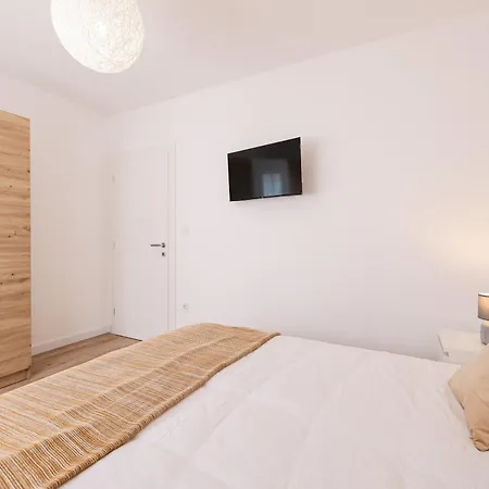Diklo - Modern 2 Bedroom Διαμέρισμα *