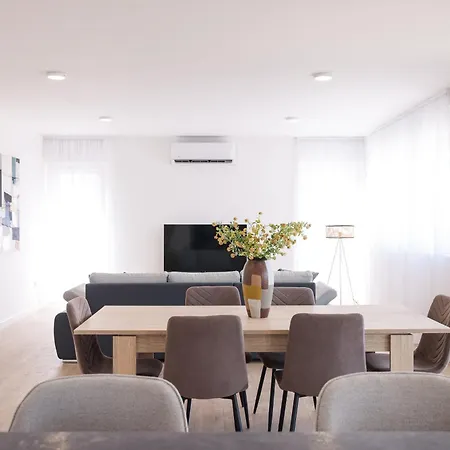 Diklo - Modern 2 Bedroom 扎达尔