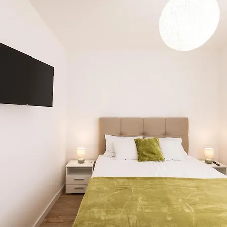 Diklo - Modern 2 Bedroom דירה *
