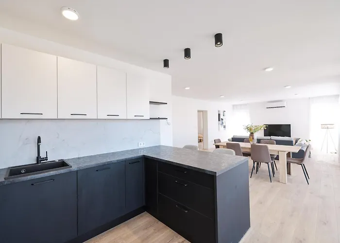 Diklo - Modern 2 Bedroom * זאדאר