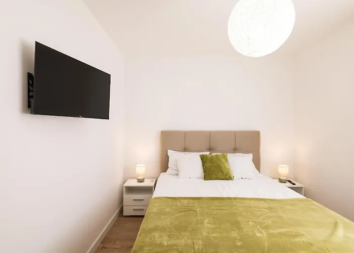 Diklo - Modern 2 Bedroom דירה *